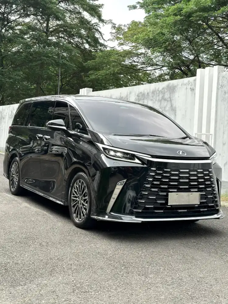 DI JUAL CEPAT BU LEXUS LM 350H TAHUN 2024 HYBIRD KONDISI SIAP PAKAI!!!