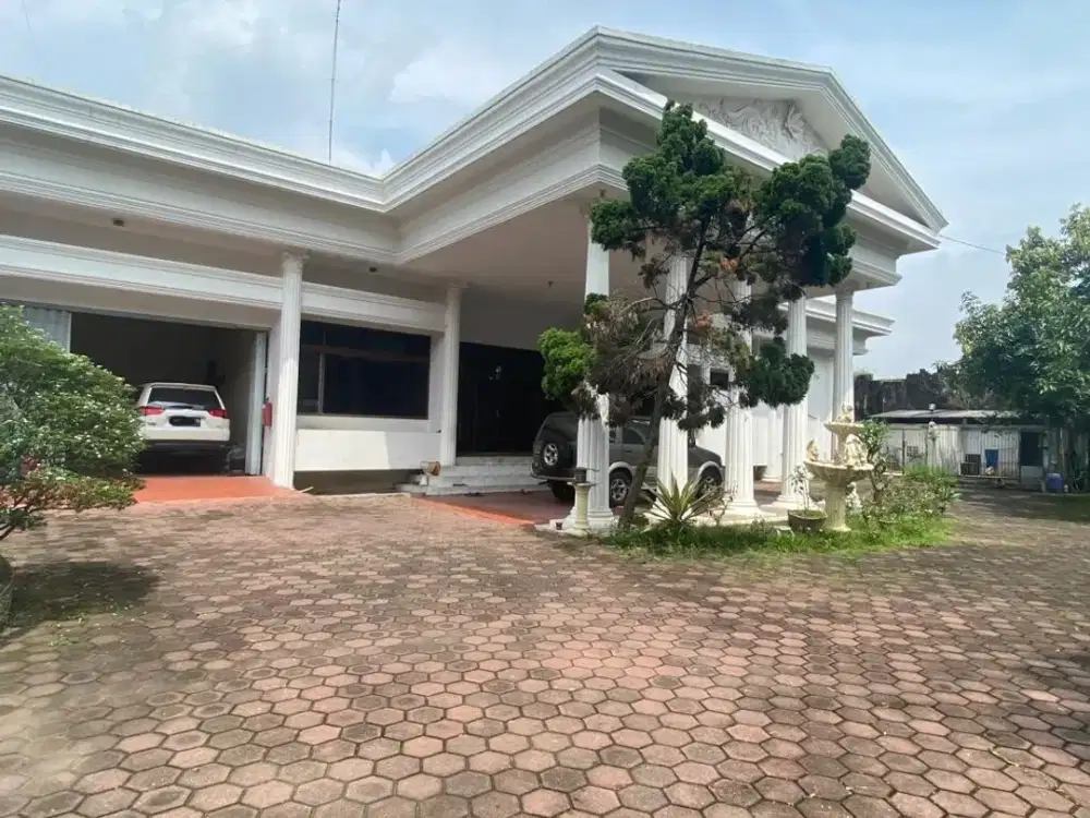 Dijual Rumah Megah di Jl Basuki Rahmat, Karten Solo Jawa Tengah