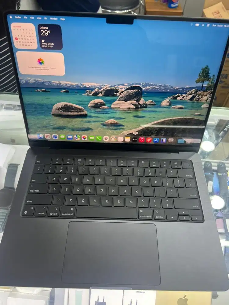 Macbook pro m4 pro ram 24 ssd 512 ibox garansi panjang agustus 2026