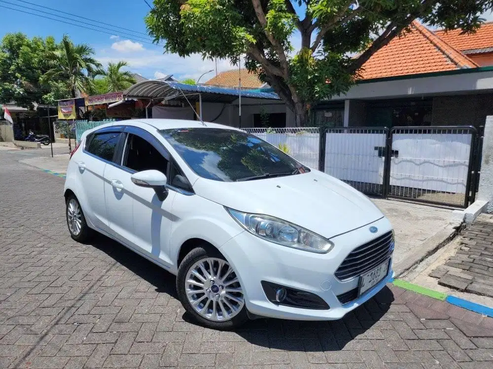 FORD FIESTA S 2015 PUTIH MATIC