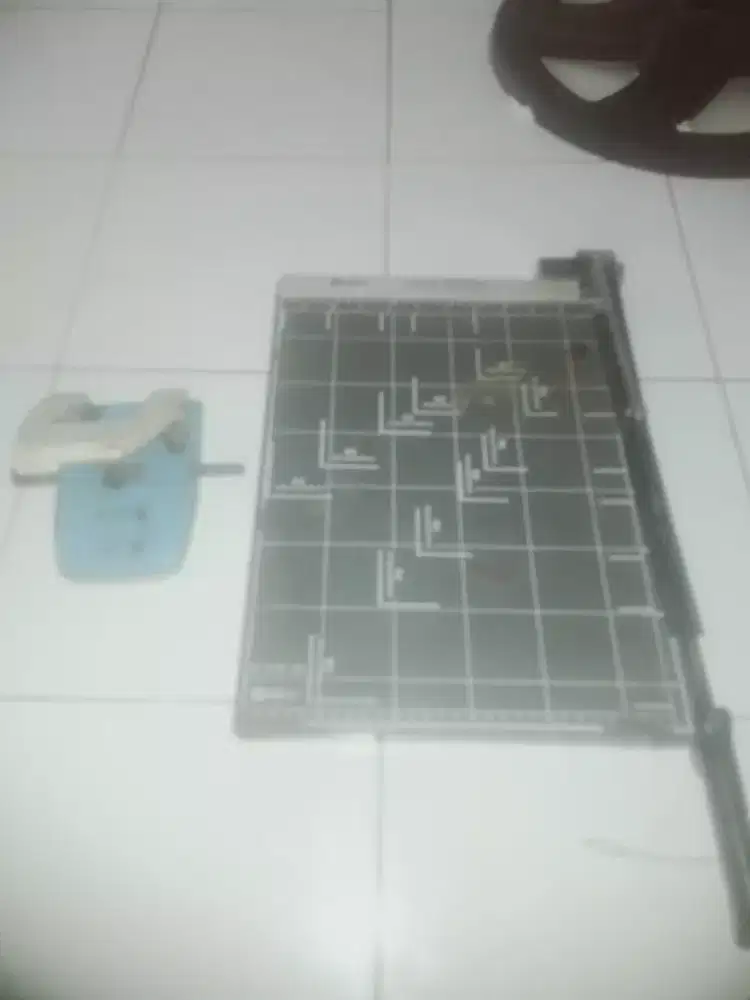 Alat  potong kertas n pembolong