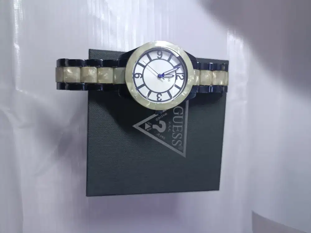 Jam Tangan Guess Preloved