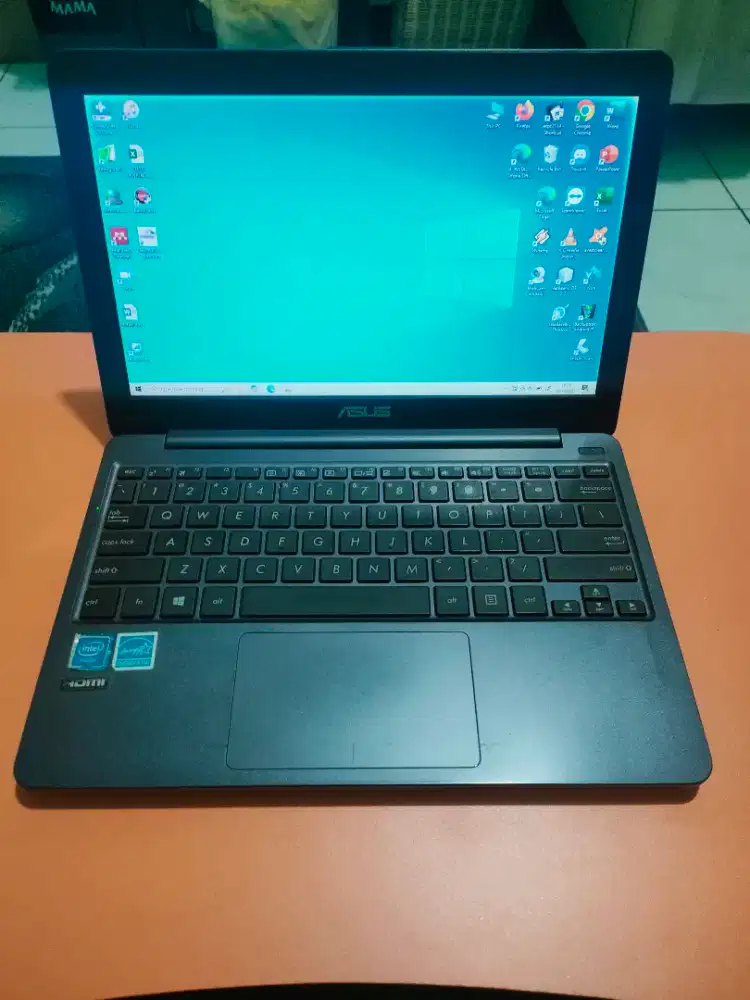 ASUS E203M - Intel N4000 - DDR4 4GB - HDD 500GB