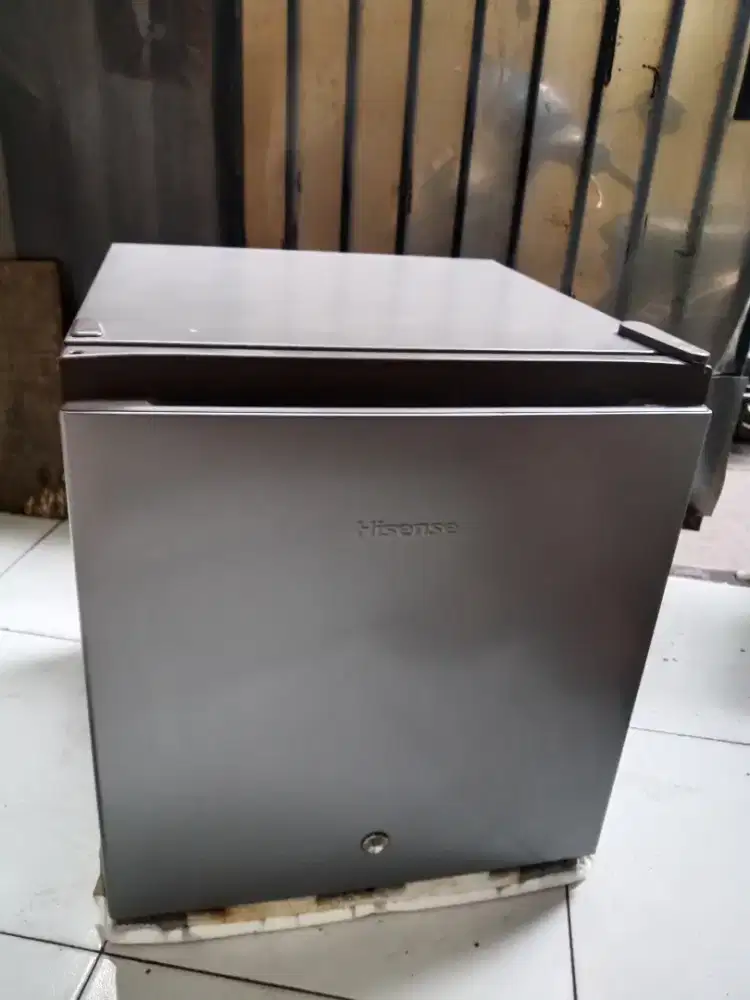 KULKAS MINIBAR HISENSE LIKE NEW