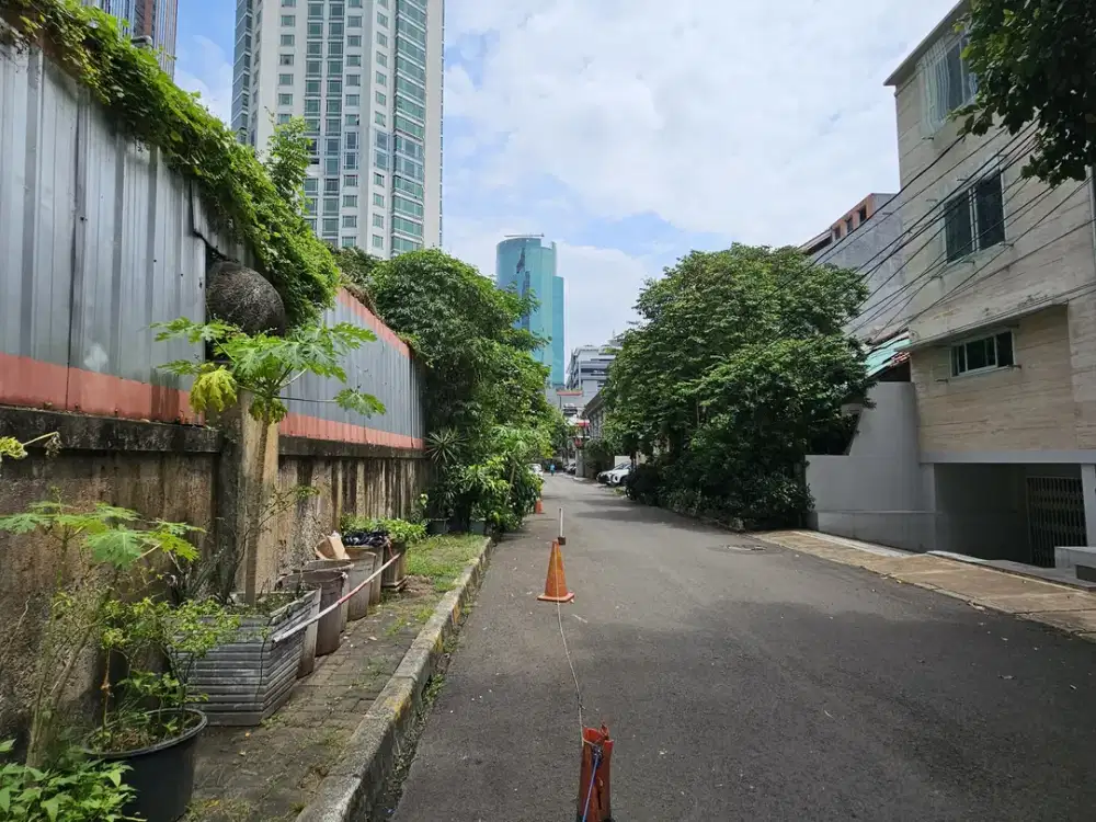 TURUN HARGA!NEGO. Rumah Setiabudi - Sudirman Dijual. Bangunan Lama