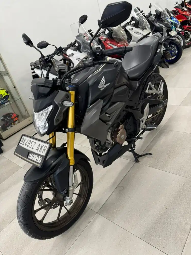 Honda CB 150R V4 Street Fighter tahun 2022 warna Hitam Dop CB 150 R