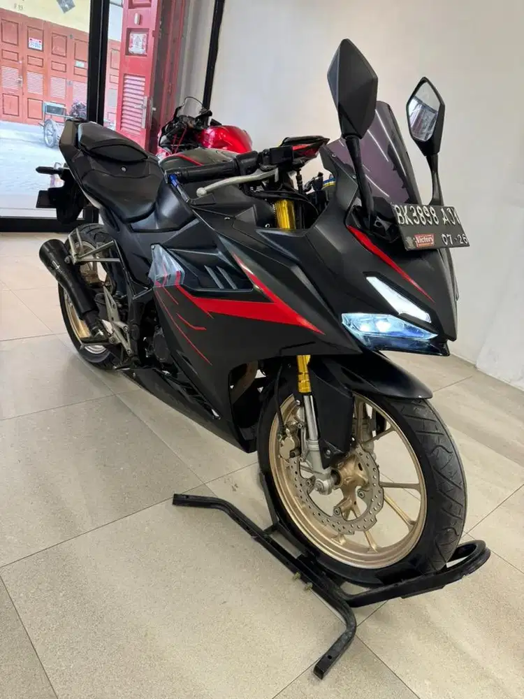 Honda CBR 150R V4 tahun 2021 warna Hitam Dop CBR150 150 R K45R New CC