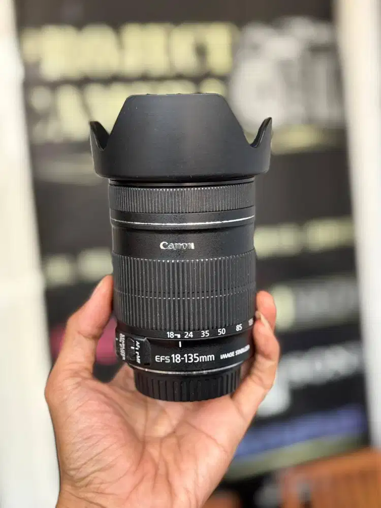 Canon EFS 18-135mm IS Mulus Bonus Hood dan Filter UV