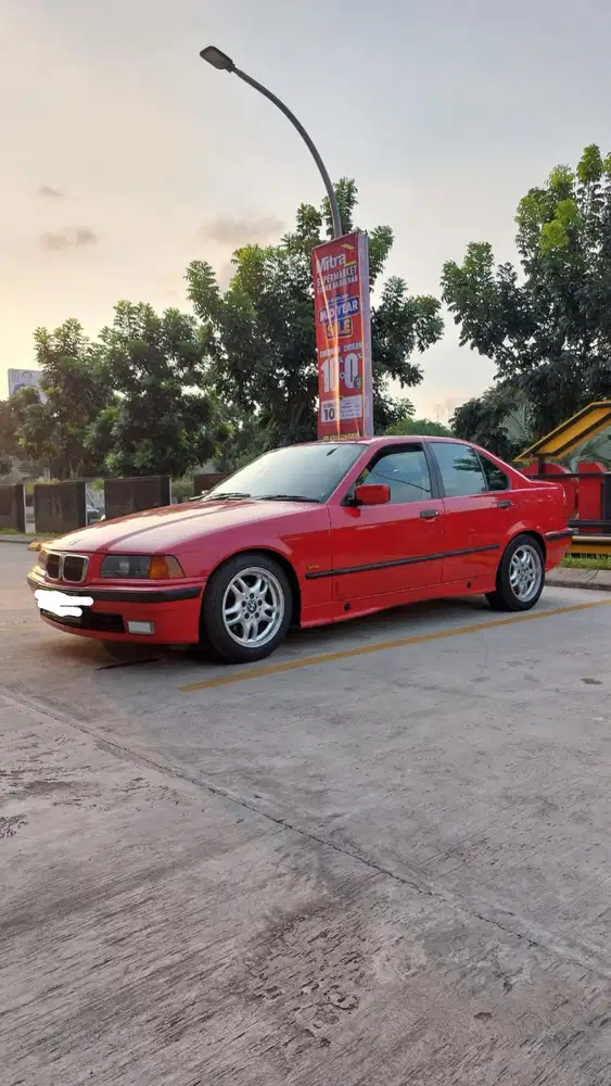 BMW 318i 1998 Bensin