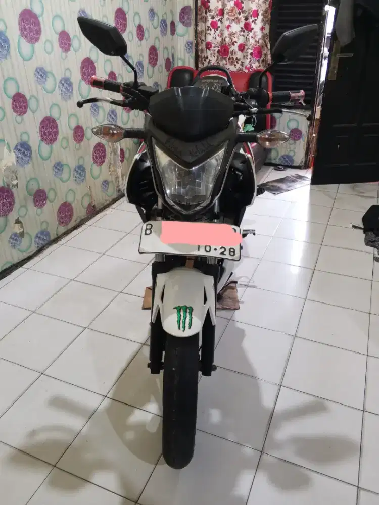 Dijual Honda CB150R Th.2013 Kondisi Gres Full Orisinil Surat2 Lengkap