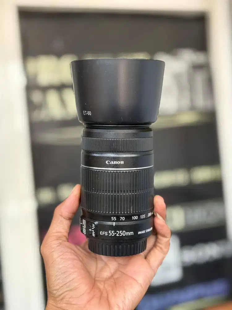 Canon EFS 55-250mm IS II Mulus Bonus Hood