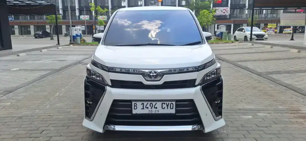Toyota Voxy 2.0 AT 2018
