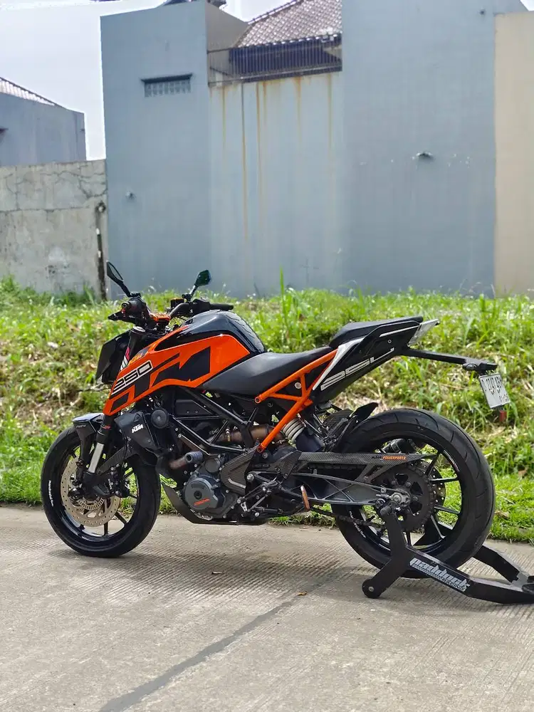 KTM DUKE 250 ABS ORANGE 2017 KM 8K PAJAK PANJANG SIAP GASPOL