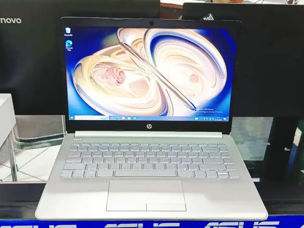 Laptop hp 14-bw0xx prosesor AMD A4-9125 RADEON R3/Ram 4GB/SSD 256GB