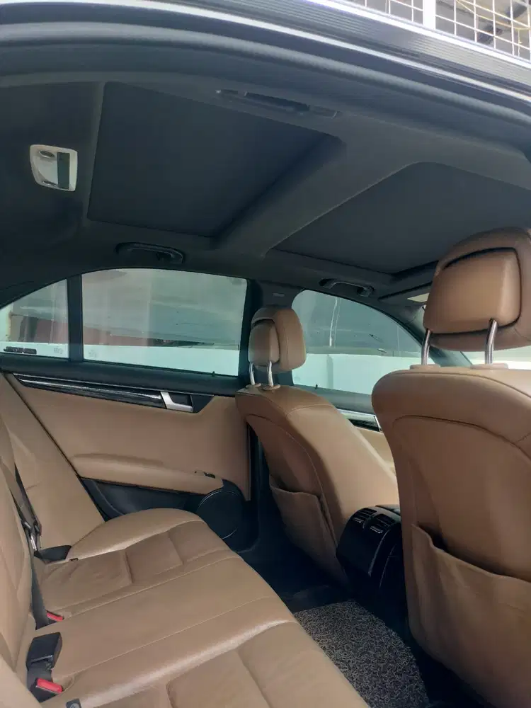Mercedes-Benz C300 2010 Bensin
