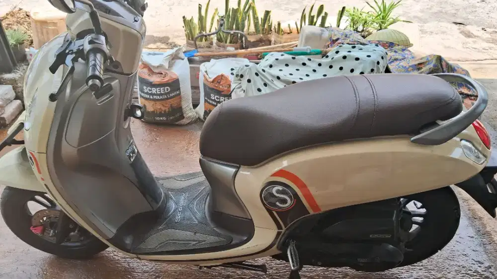 Motor scoopy terawat surat lengkap
