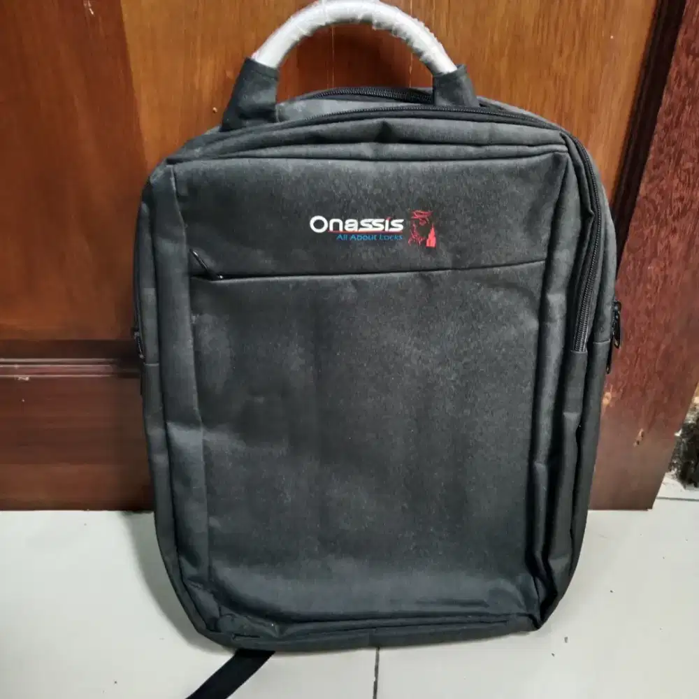 Tas laptop belum pernah dipakai
