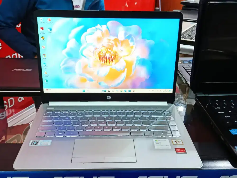 Laptop hp 14s-dk1xxx prosesor AMD Athlon Gold/Ram 4GB/SSD 512GB