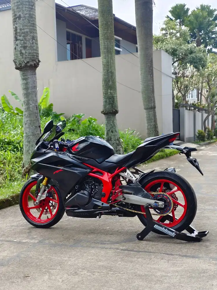 HONDA CBR250RR NON ABS BLACK 2018 KM 8K PAJAK ON FULL MULUS
