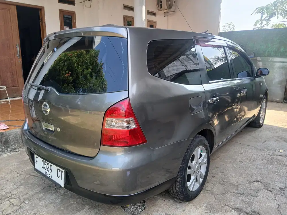 Nissan Grand livina 2011 Bensin