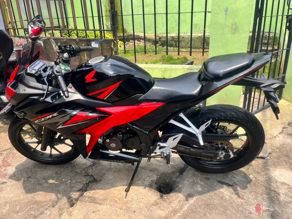 d jual honda CBR150R ABS