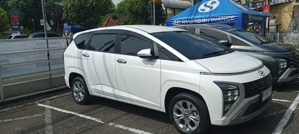 Like New KM 100 *Hyundai Stargazer 2025