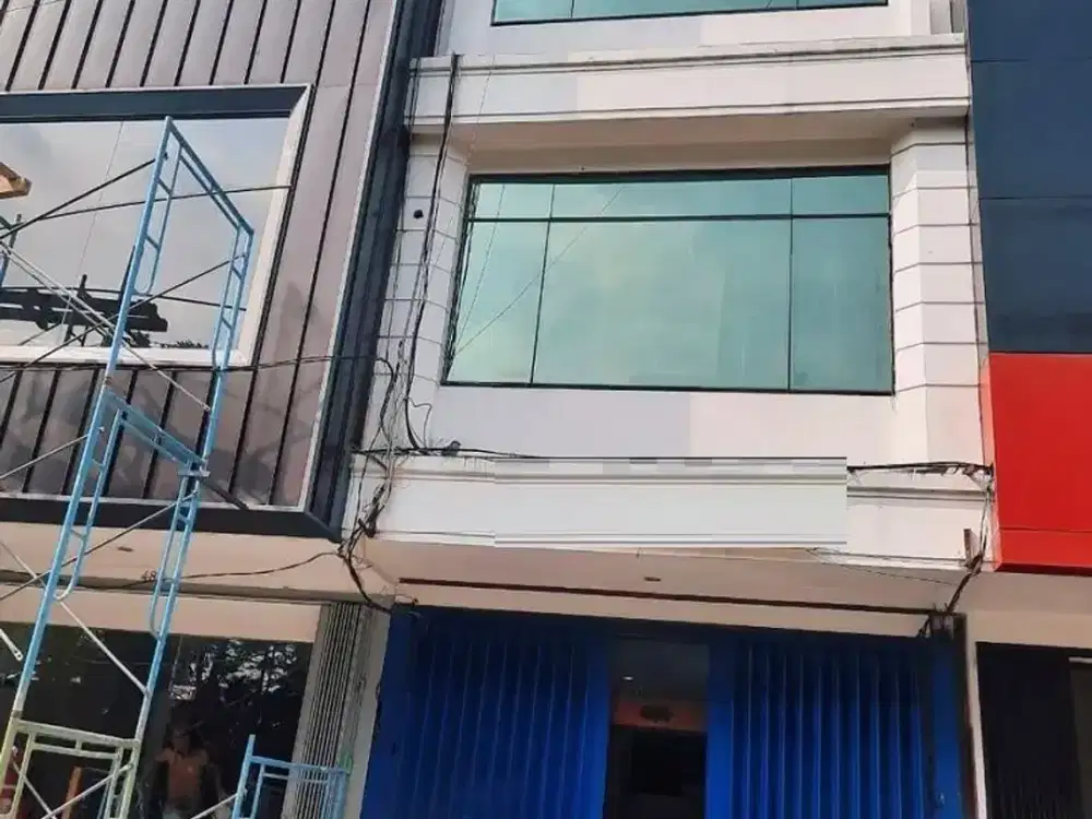 Ruko 3 Lantai Terawat Raya Diponegoro Tengah Kota