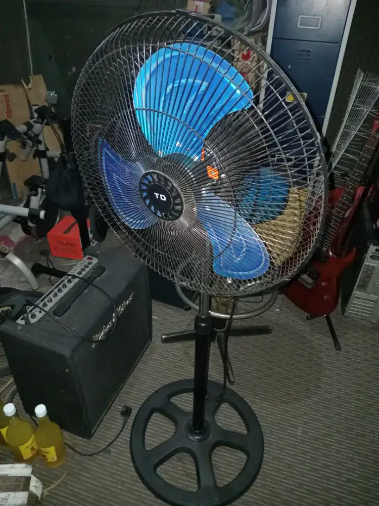 Kipas angin berdiri normal