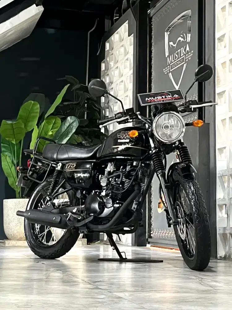 Retro Style‼️W 175 SE Black Style 2023. DANNY Mustika Motoshop Sulfat