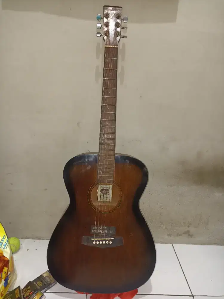Gitar akustik elektrik tanglewood