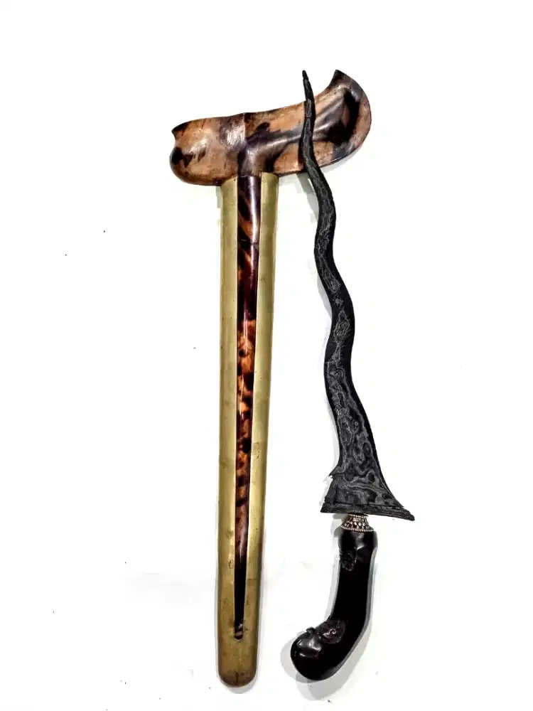 Keris Sepuh Carubuk Jung isi dunyo