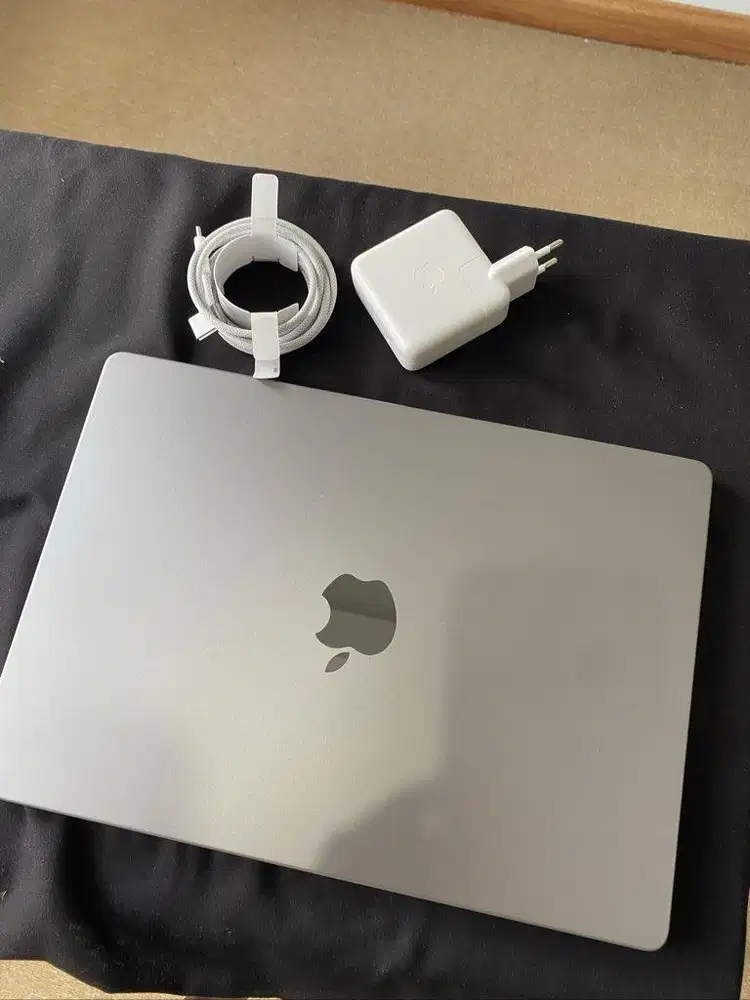 Macbook pro m3 14” 8gb 512gb