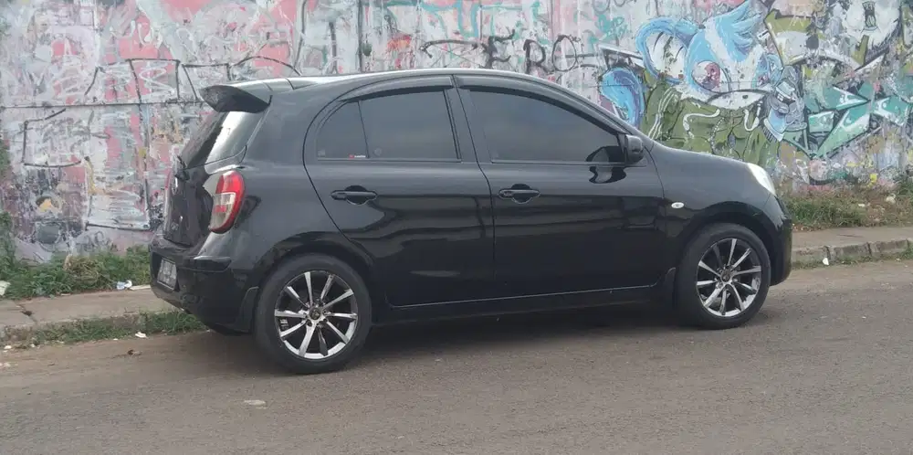 Nissan March 2011 Bensin