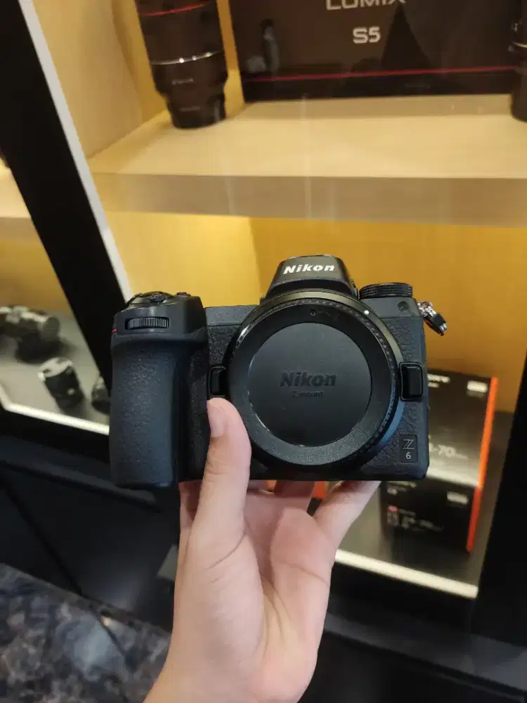 NIKON Z6 BODY ONLY SC 6 RIBU MULUS SEPERTI BARU
