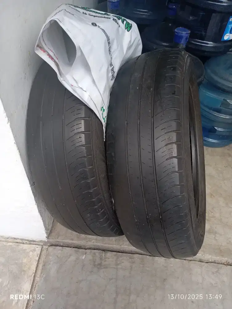Ban bekas ertiga ada 2 ban
