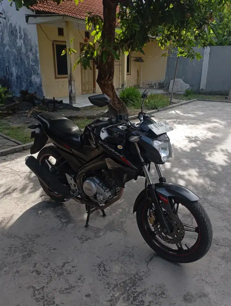 Yamaha vixion hitam