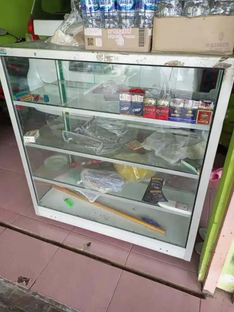Etalase panjang 1 meter