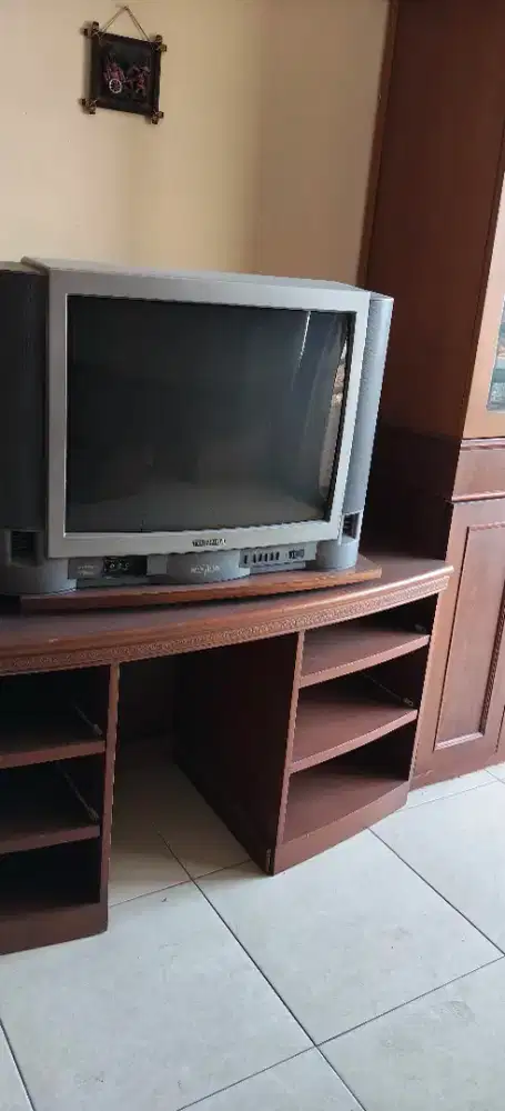 Dijual TV tabung 32 inch merk TOSHIBA brg mulus