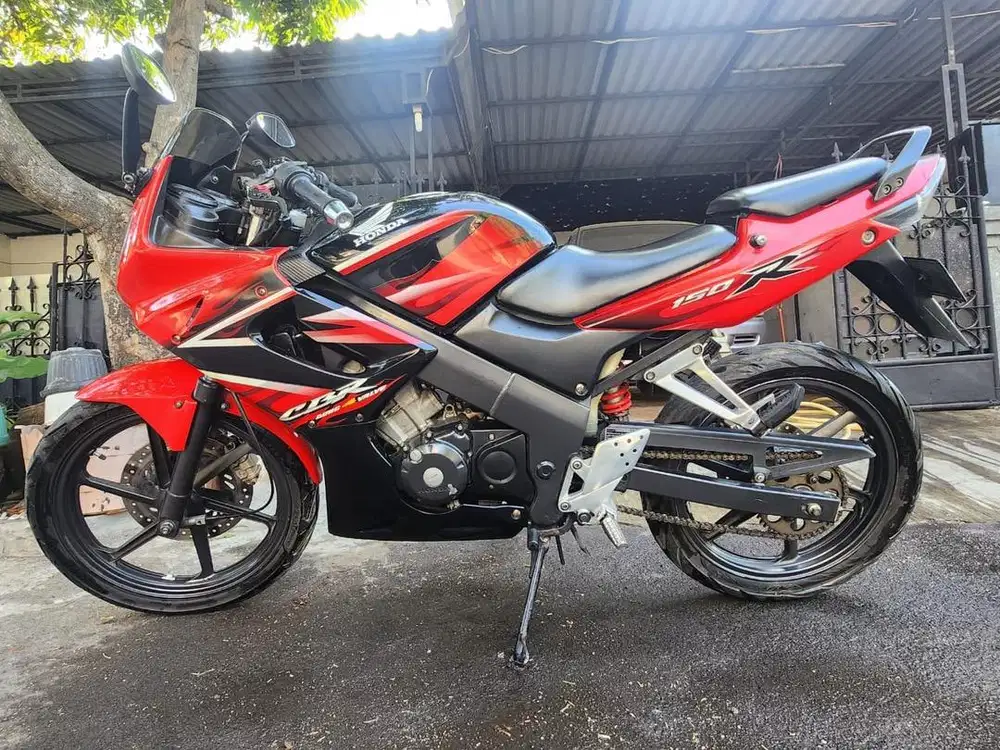 HONDA CBR 150 R tahun 2009 CBU