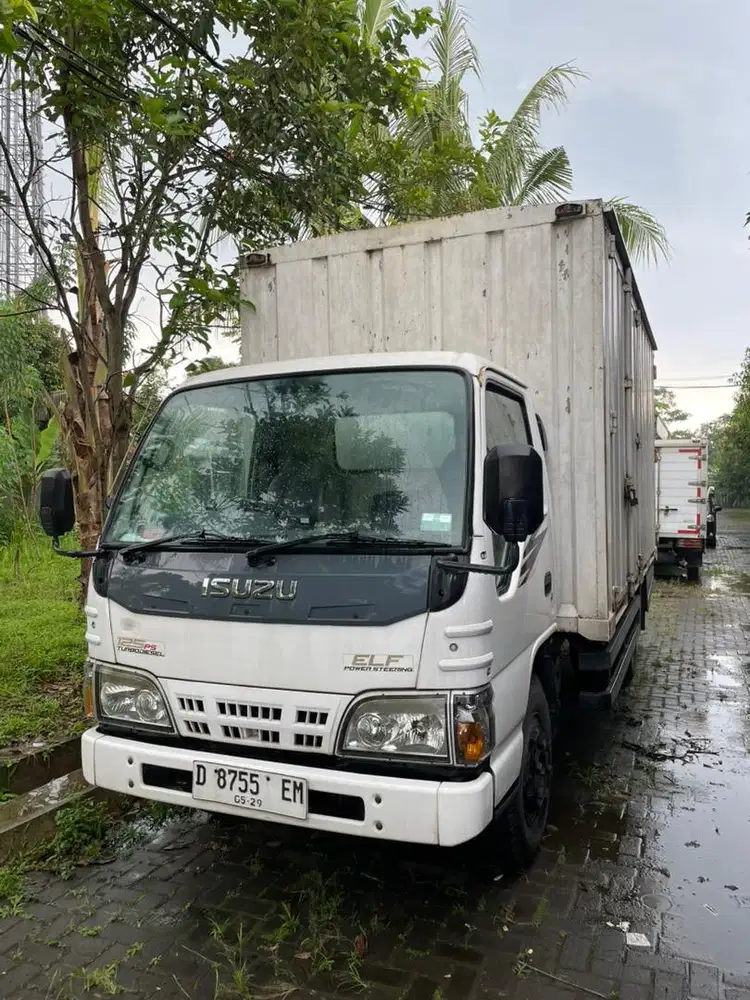 Truk Isuzu NKR 71 E2-2