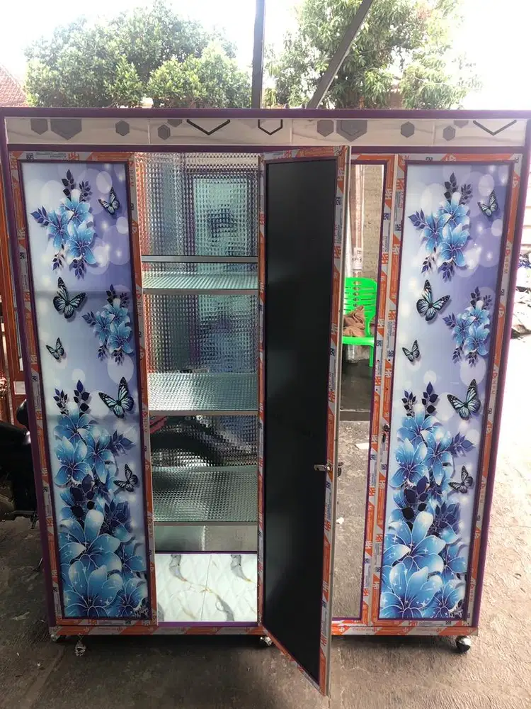 Lemari baju 4 pintu polos