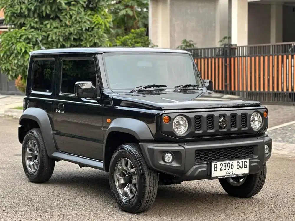 KM 2RB! SUZUKI JIMNY 4X4 MT 2023 3 DOORS LIKE NEW