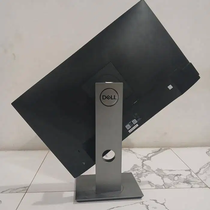 Monitor second Dell 24 Inch P2419H sudah IPS, HDMI, FHD, Layar Putar