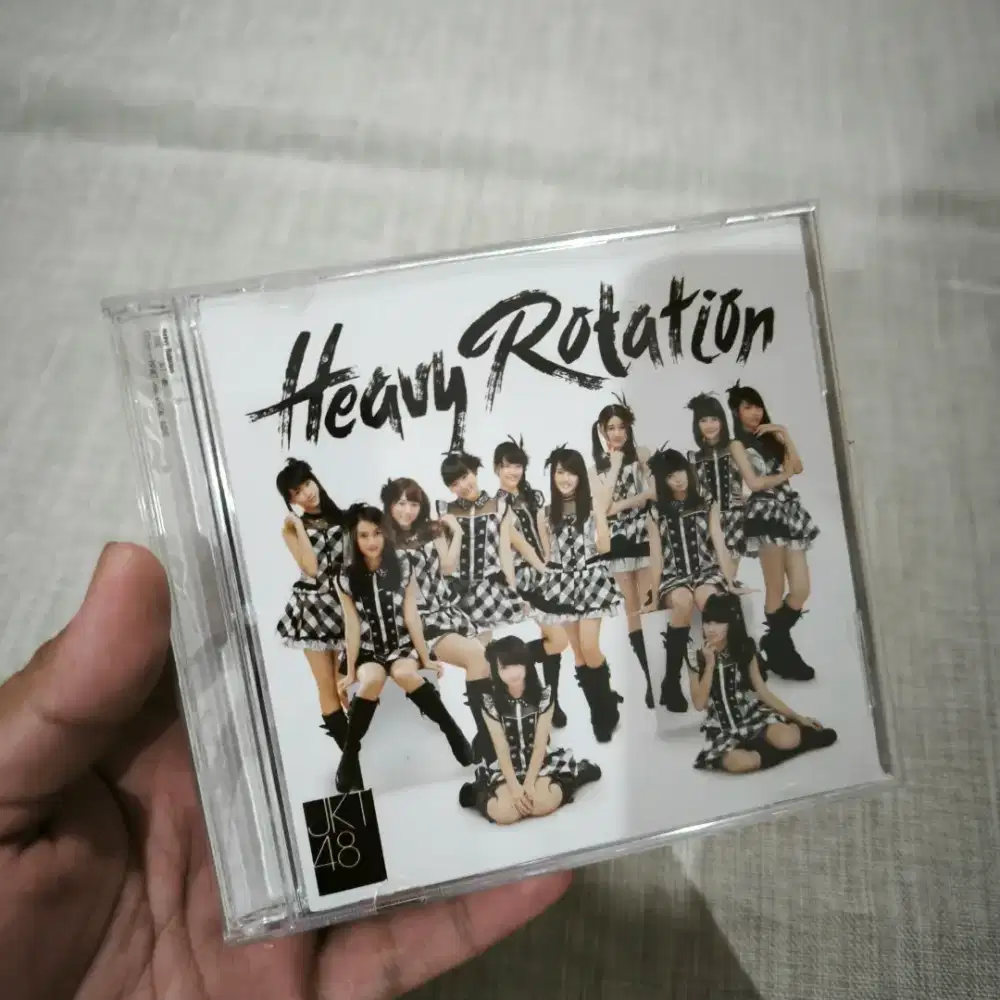 Kaset CD JKT48 Isi 10 Lagu Compact Disc Heavy Rotation Hard Cover