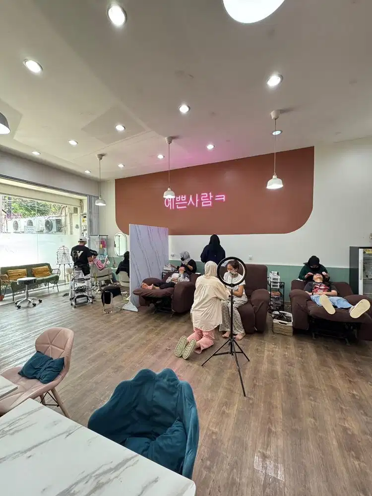LOKER UNTUK TERAPIS SALON