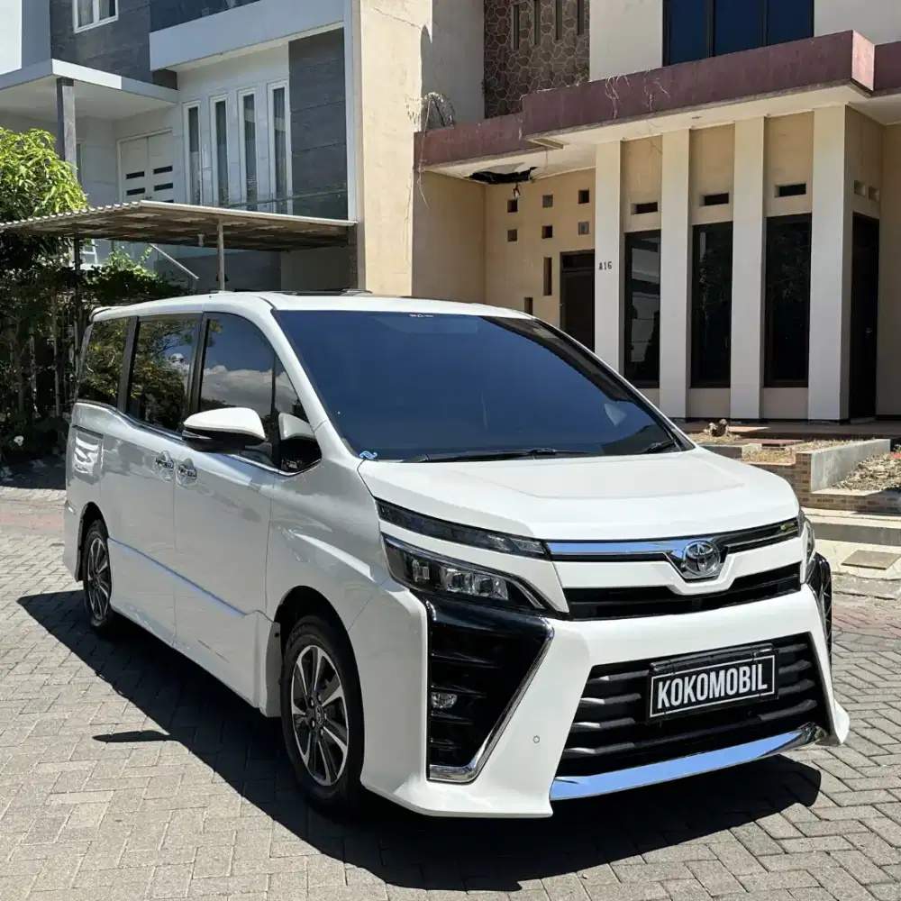TOYOTA VOXY 2.0 AT 2018