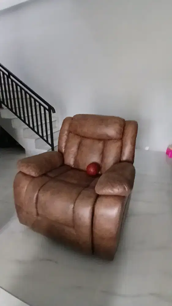 Sofa goyang recrliner bahan kulit