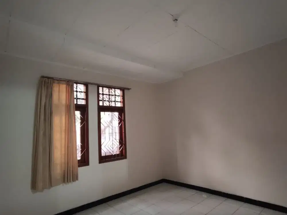 Disewakan Rumah Terawat Di Taman Kopo Indah 1