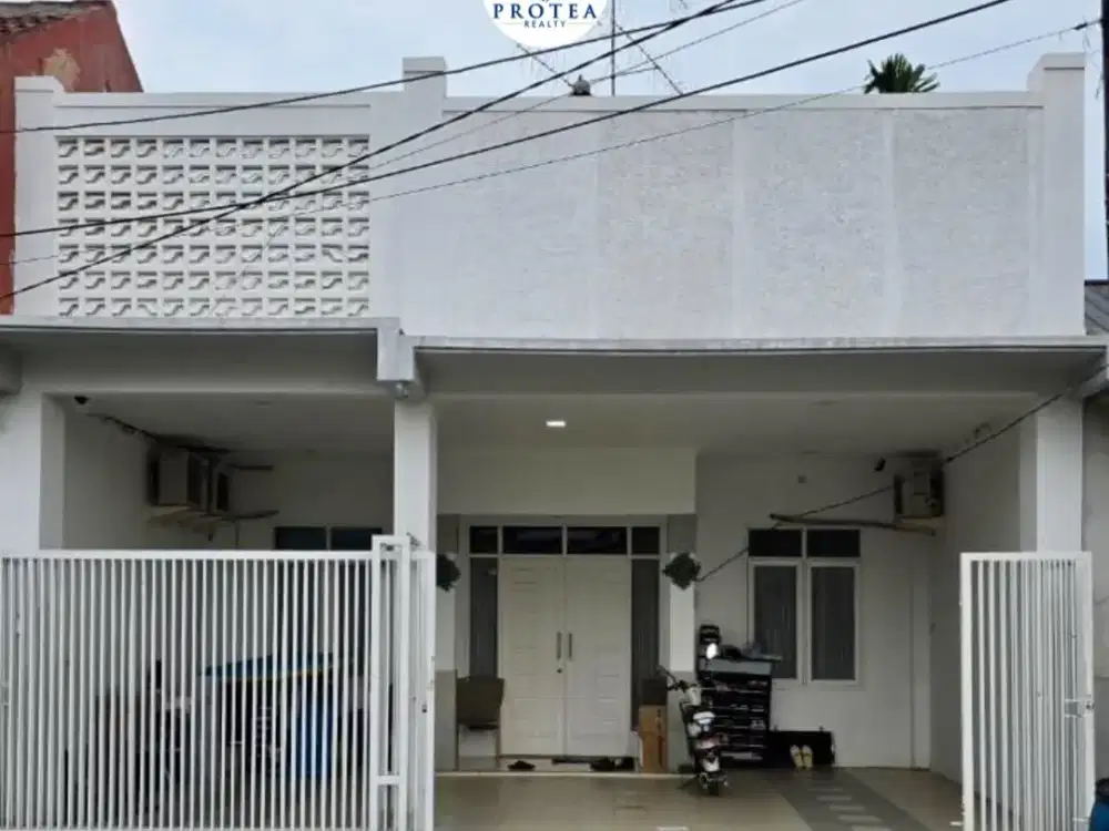 Rumah Rapi Dengan ROW Jalan Besar di Pamulang