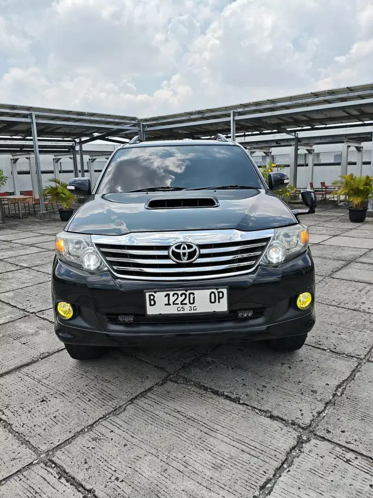 Toyota Fortuner VNT th 2013 Diesel low KM